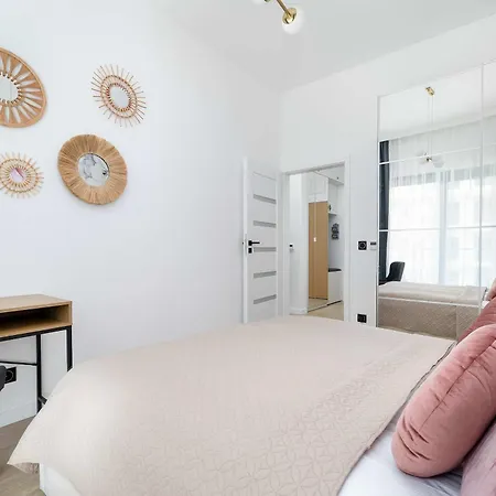 Modern Nadmorska In With Parking Near The Sea By Renters Apartment